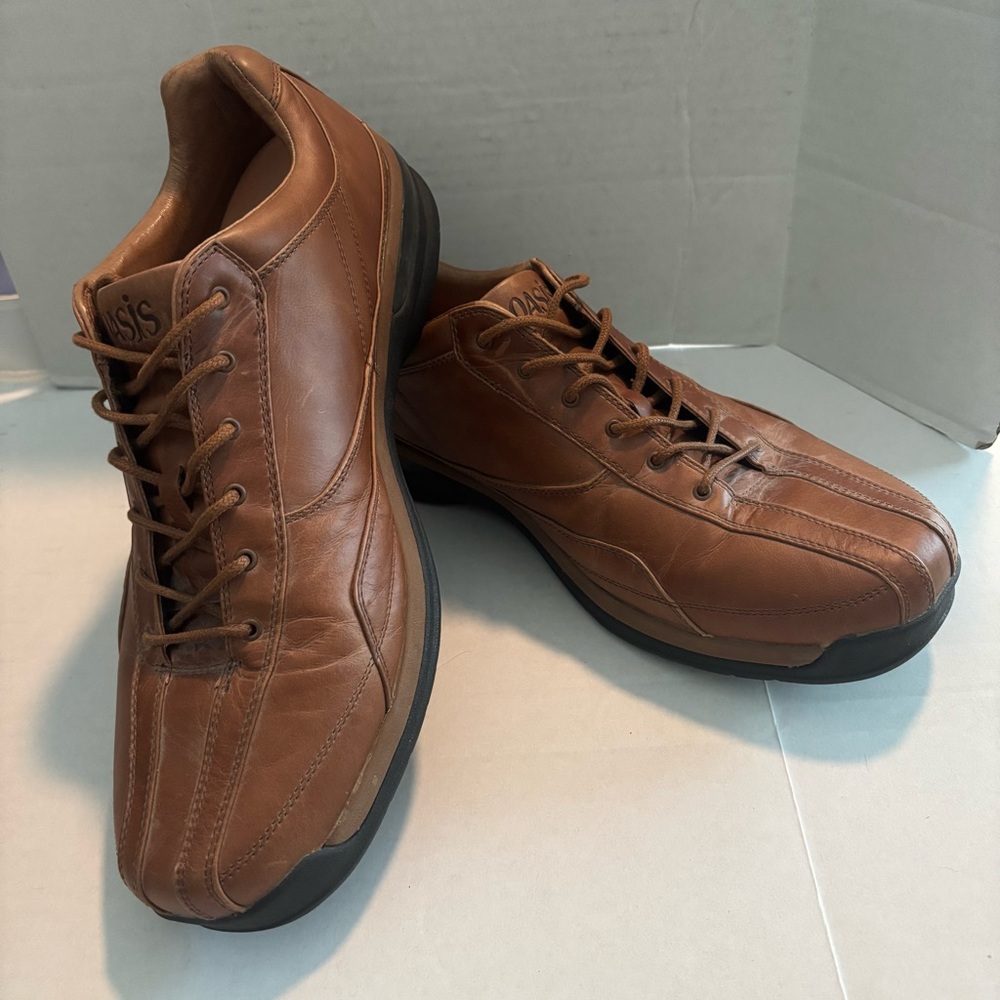 Oasis Brown Leather Oxfords Classic Lace-Up Design